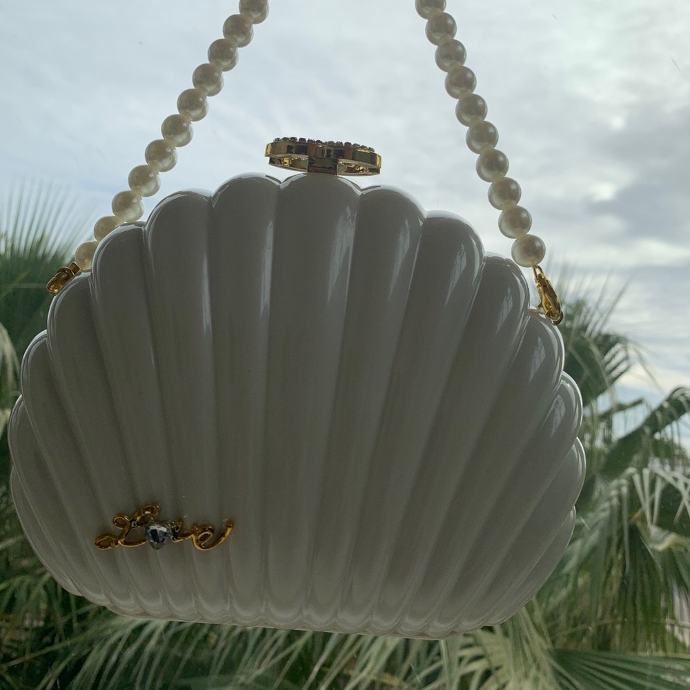 CHANEL LIMITED EXCLUSIVE VIP GIFT CLAMSHELL